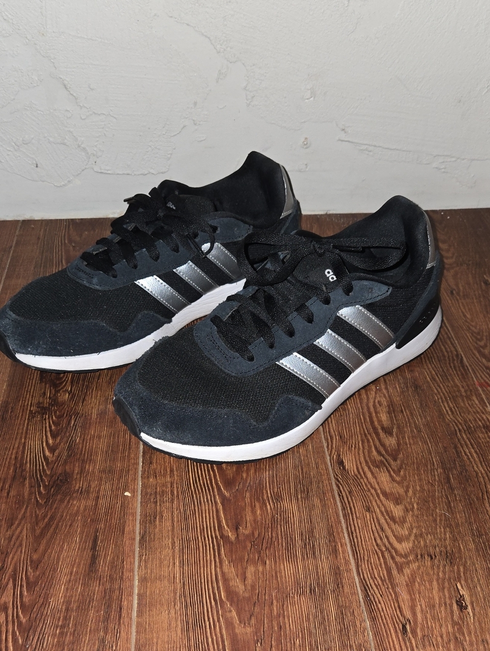Womens Adidas Black and Silver Low-Top Running Shoes
